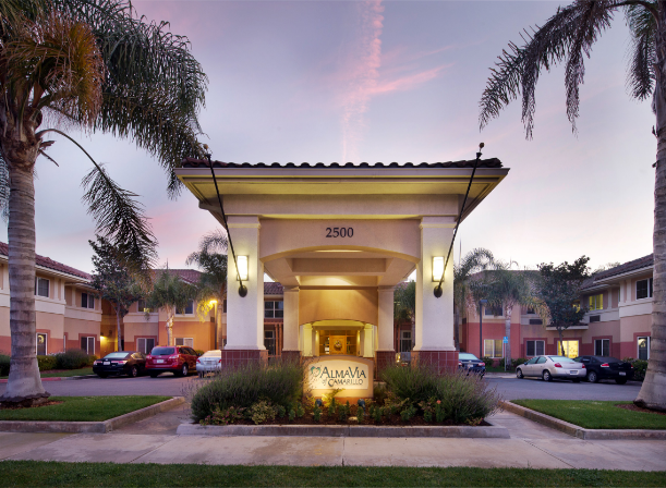 An image of the front of the AlmaVia of Camarillo community building