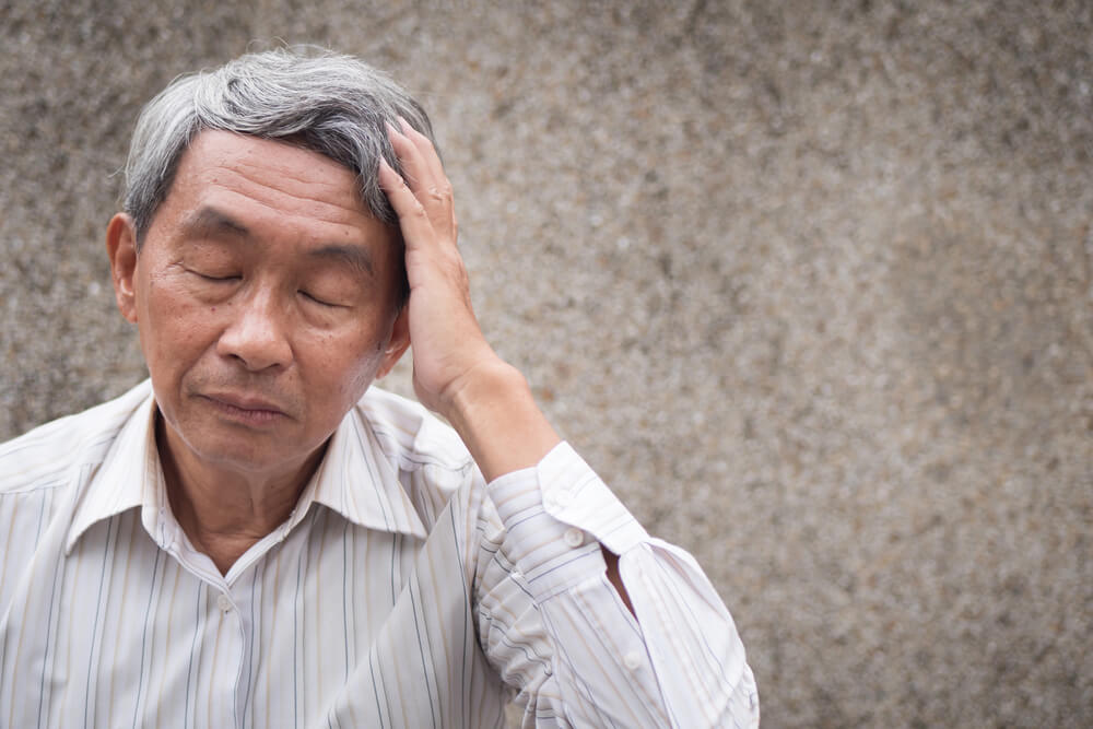 Dizziness can be a sign that seniors are not drinking enough water. 