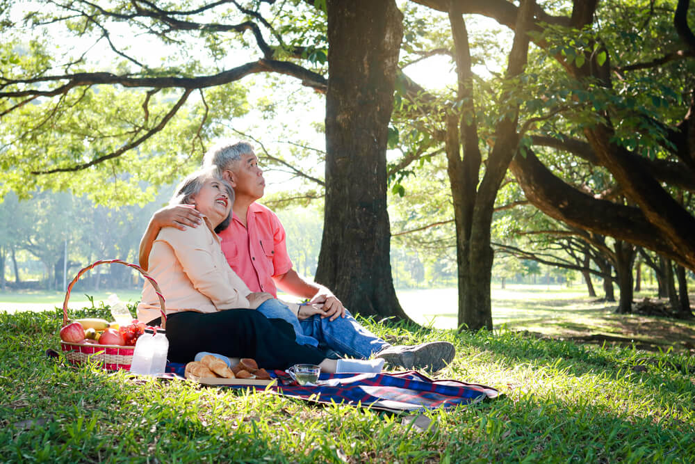 What are the health benefits of outdoor activities for seniors?