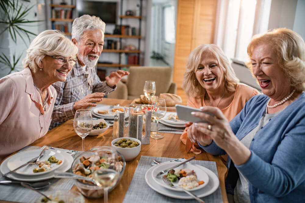 Another of the advantages of a memory care community is assistance with meals.