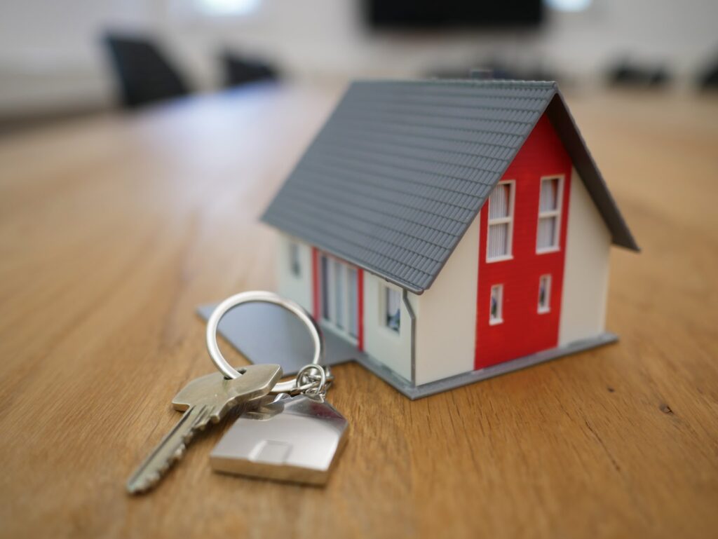 Little house and keys Photo Source: www.Unsplash.com